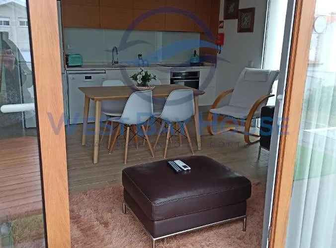 Pensión West Bay House 4*